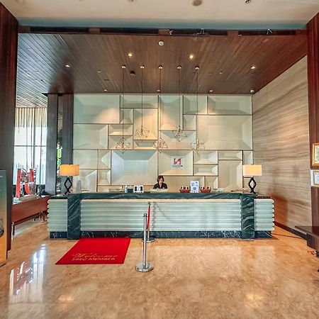 Swiss-Belinn Karawang Eksteriør billede