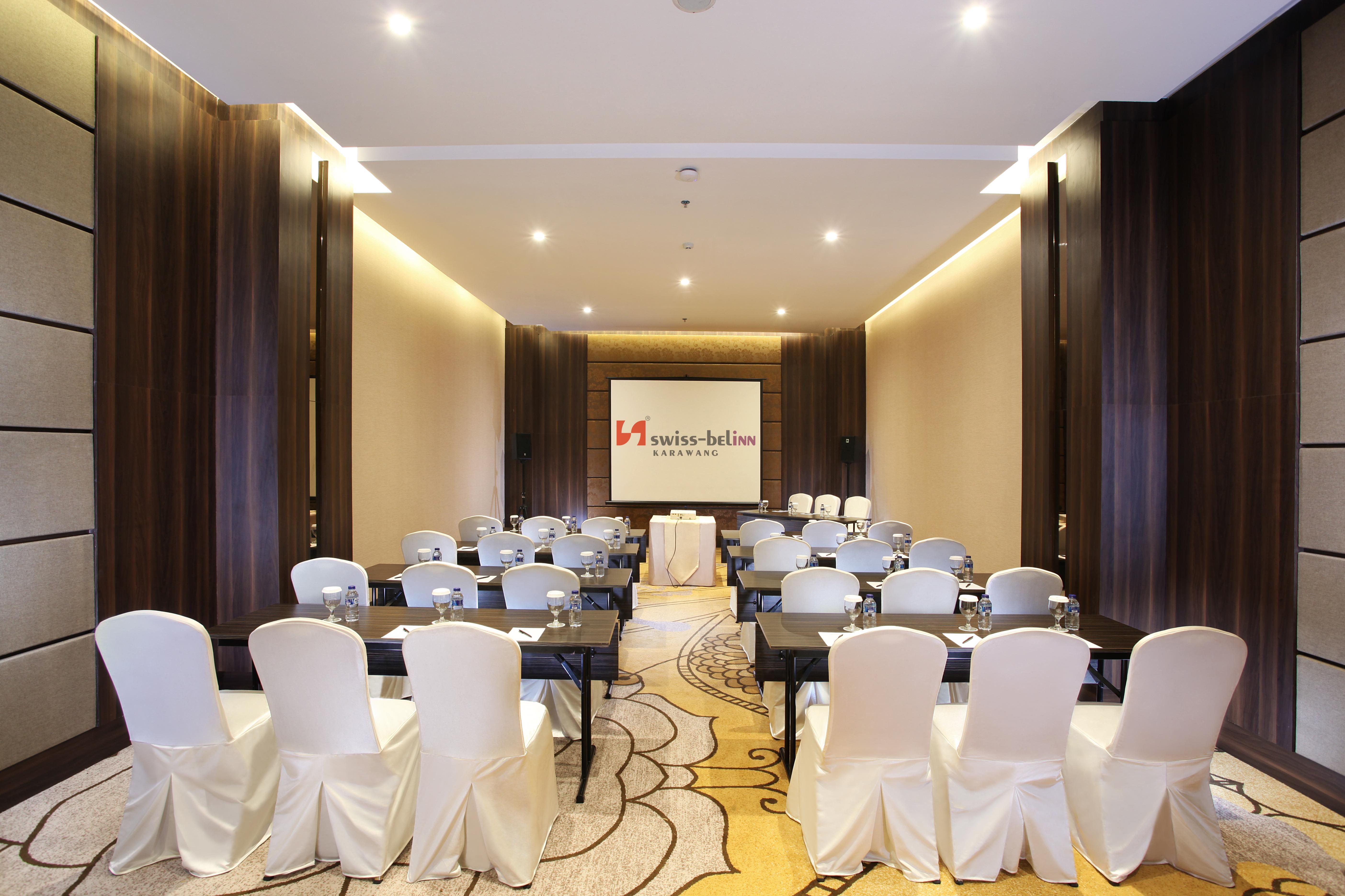 Swiss-Belinn Karawang Eksteriør billede