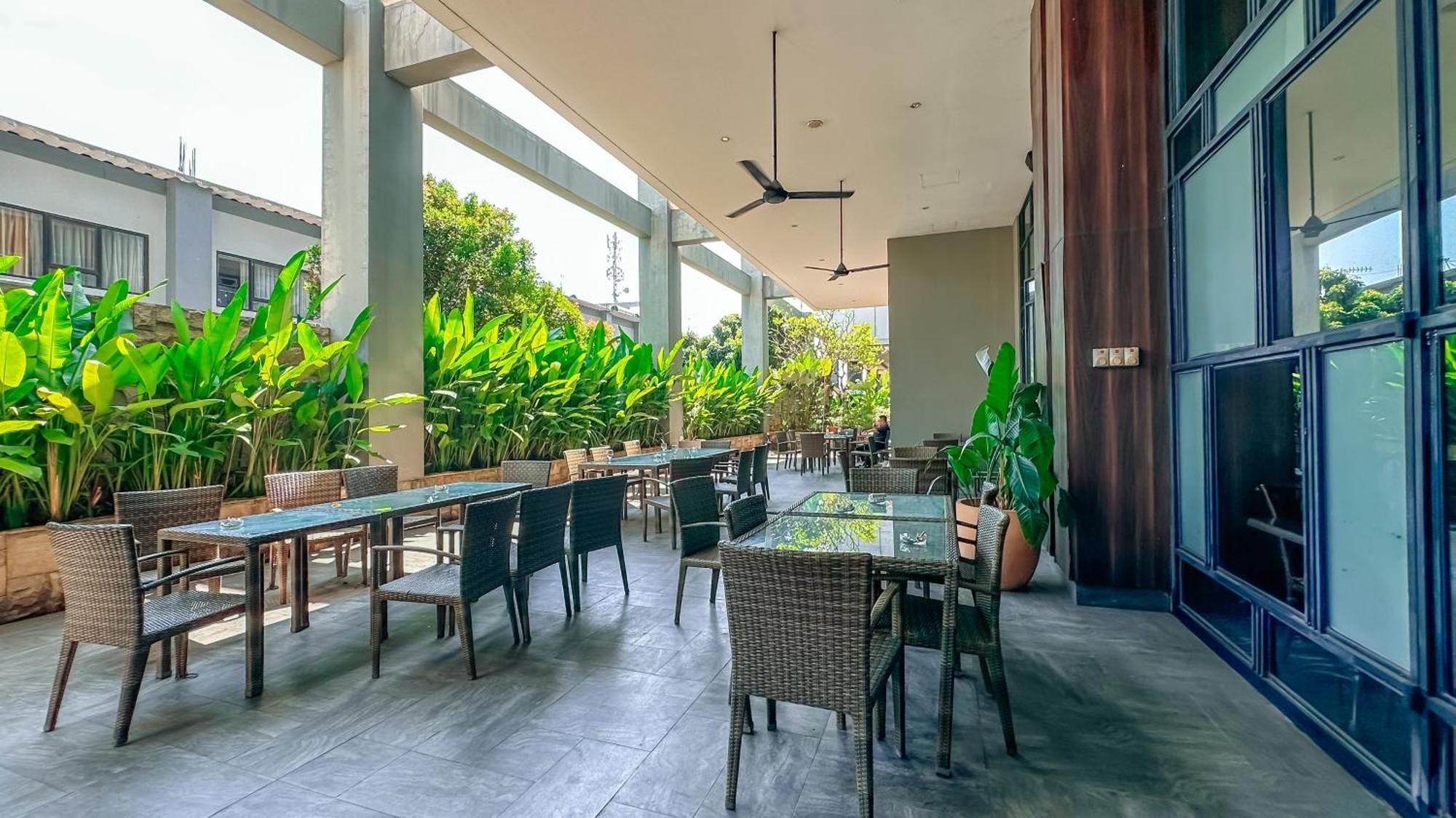 Swiss-Belinn Karawang Eksteriør billede